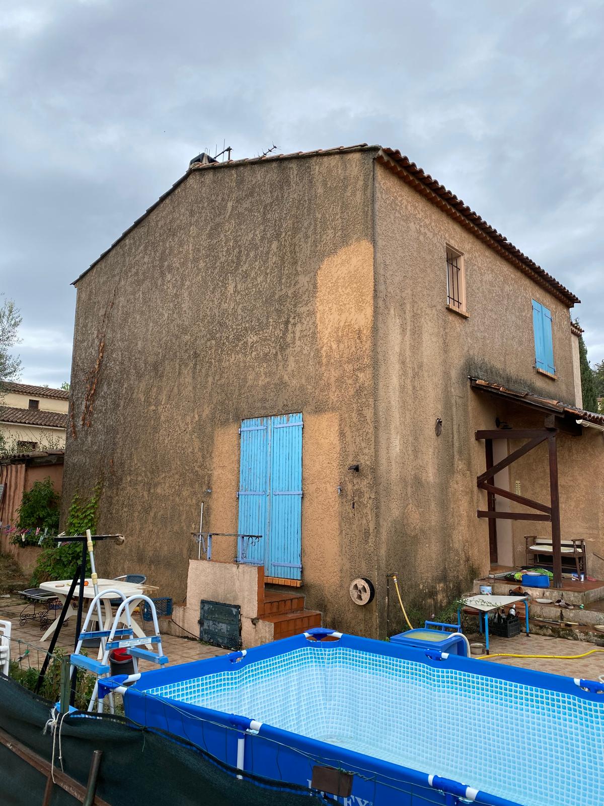 Façade avant nettoyage