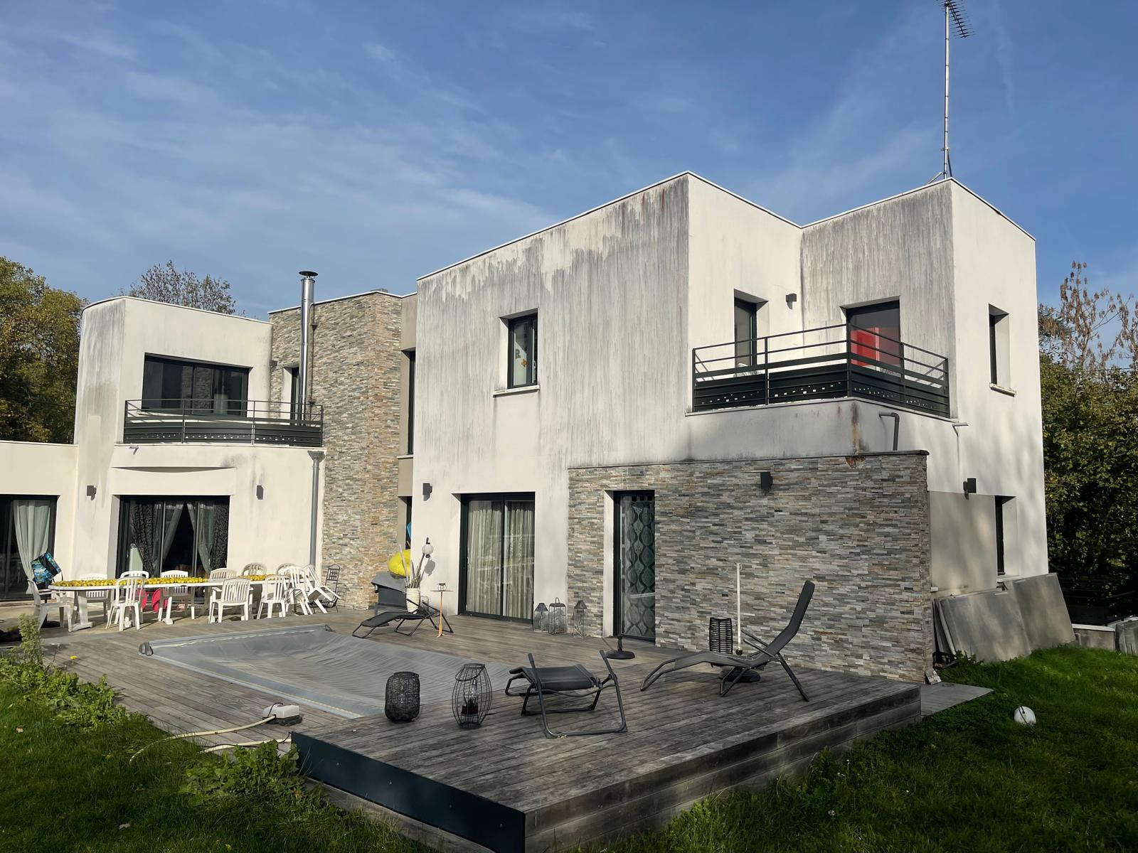 Façade avant nettoyage